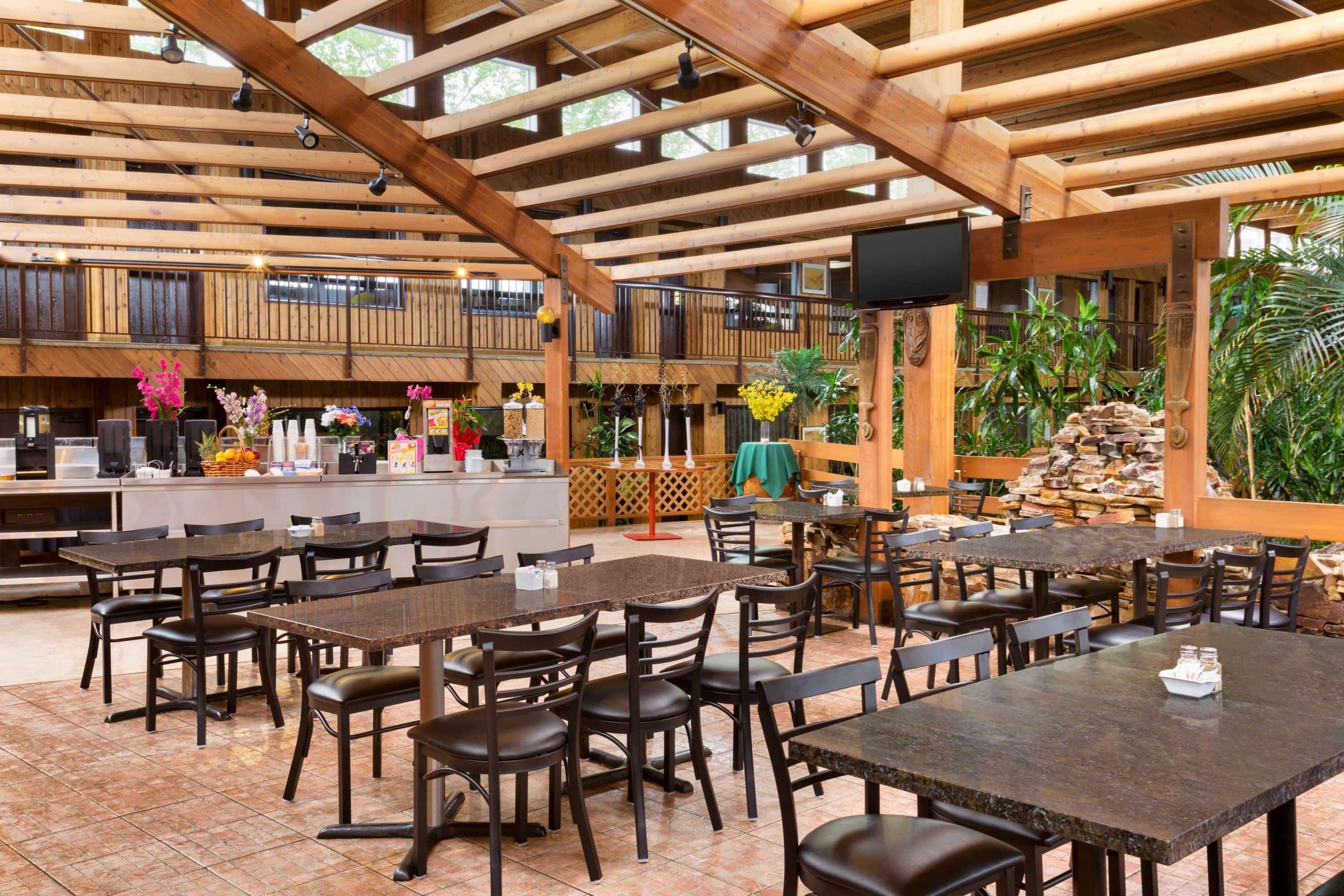 Super 8 By Wyndham Prince George Exterior photo