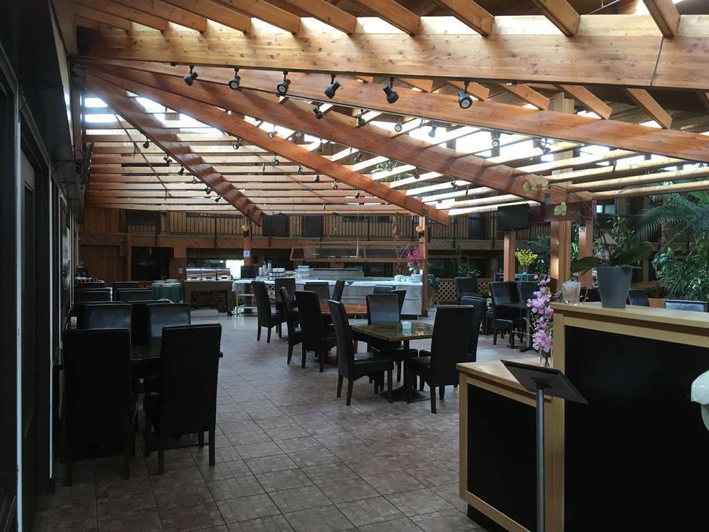 Super 8 By Wyndham Prince George Restaurant photo